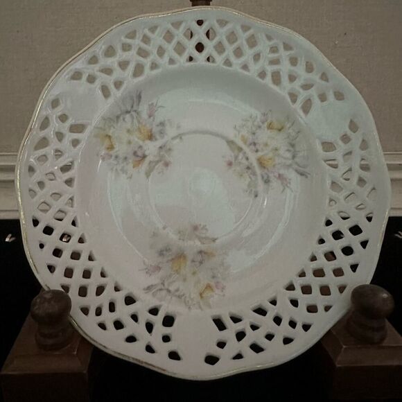 Vintage Liette International saucer w yellow floral details - Picture 1 of 5